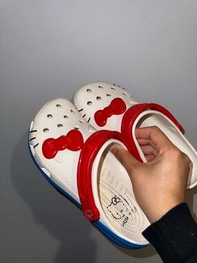 Crocs Hello Kitty Clog Sandal White Red Blue Bow US Women’s Size 8